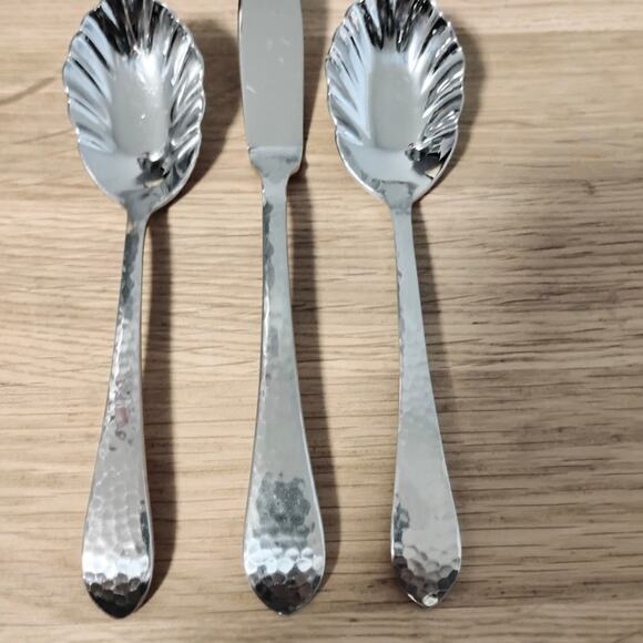 Reed & Barton Hammered Antique 2 Sugar Spoons Master Butter Knife Glossy 18/8 - Picture 3 of 5